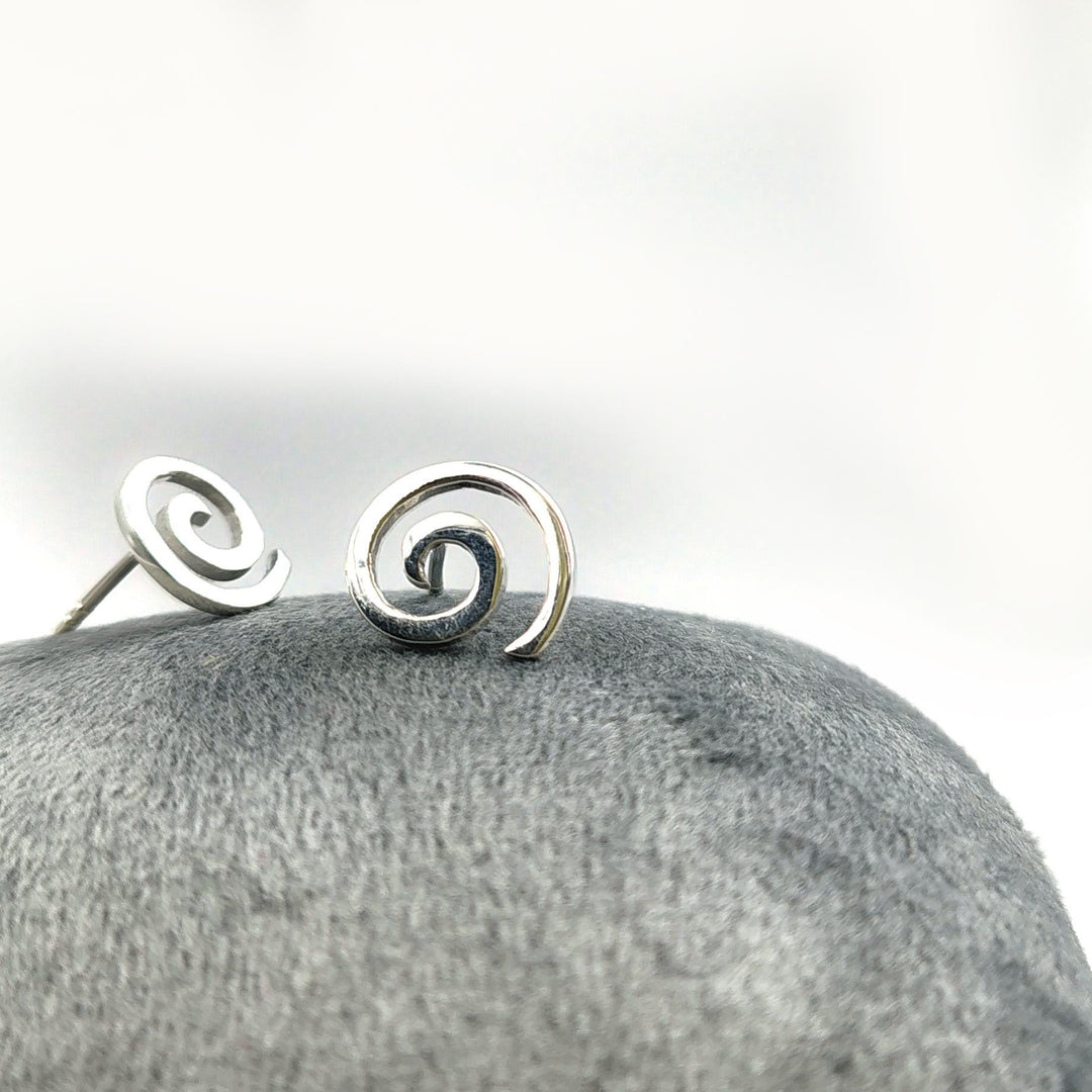 14K Gold Tiny Circle Earring, Open Circle Earring, Small Stud Earring, Open Circle Stud, Dangle Earring, Small Circle Earring, Stud Earring