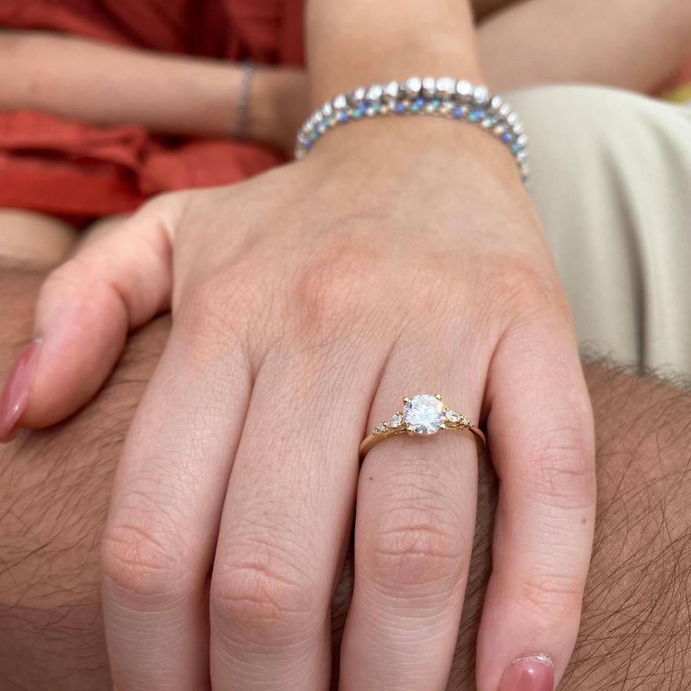 Vintage Moissanite Engagement Ring Set,Round cut Moissanite Ring,Diamond Cluster Ring,Rose Gold Bridal Ring,Twisted Wedding Band,Unique Ring