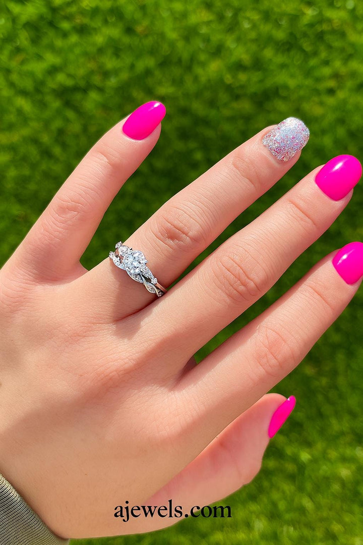 Vintage Moissanite Engagement Ring Set,Round cut Moissanite Ring,Diamond Cluster Ring,Rose Gold Bridal Ring,Twisted Wedding Band,Unique Ring