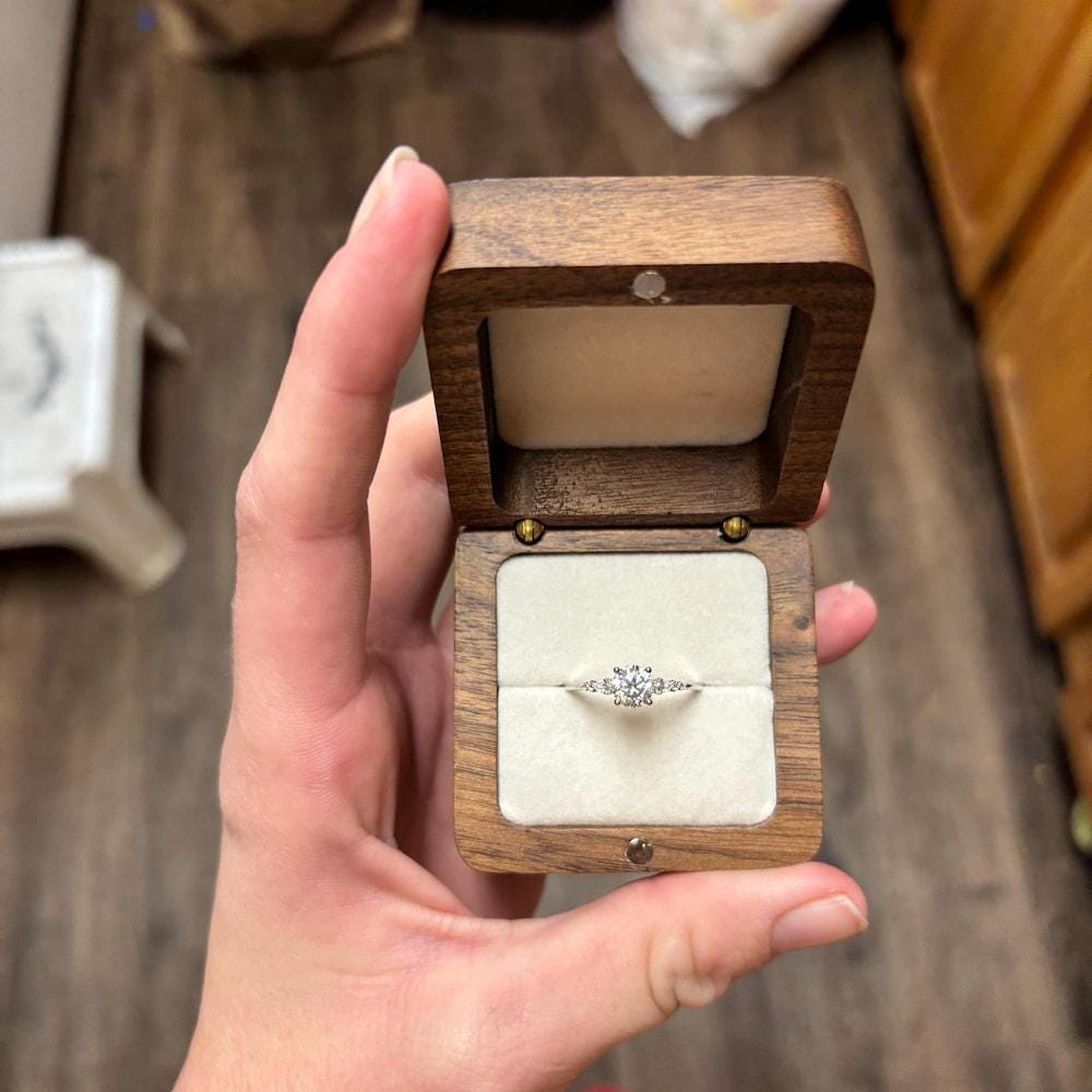 Vintage Moissanite Engagement Ring Set,Round cut Moissanite Ring,Diamond Cluster Ring,Rose Gold Bridal Ring,Twisted Wedding Band,Unique Ring